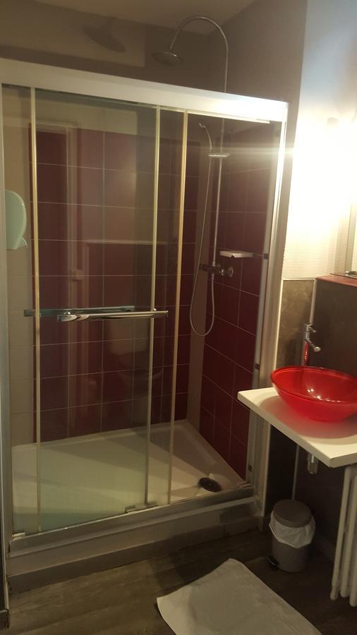 Hotel Des Voyageurs Mayenne Kültér fotó