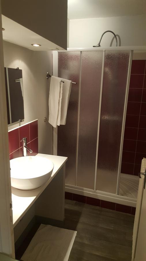 Hotel Des Voyageurs Mayenne Kültér fotó