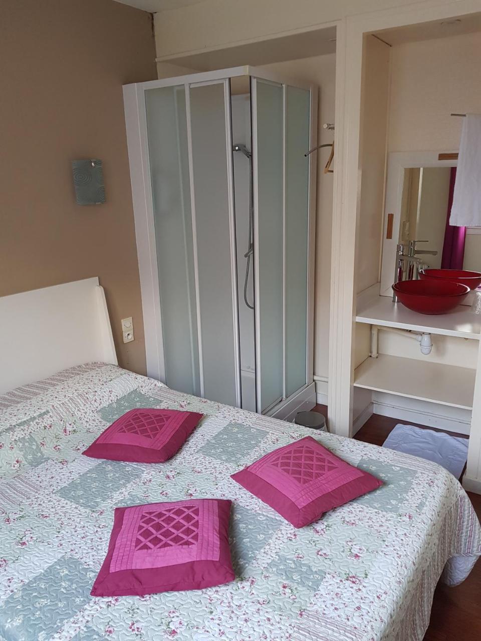 Hotel Des Voyageurs Mayenne Kültér fotó